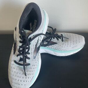 Brooks Ghost 13 Women's White Black Athletic Shoes with Aqua Accents Size 10
